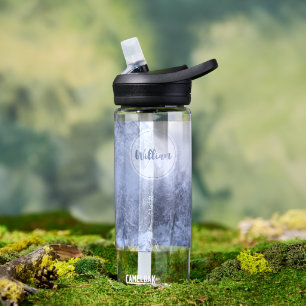 Winter Wunderland Nebel Fichtenwald Schneemonogram Trinkflasche