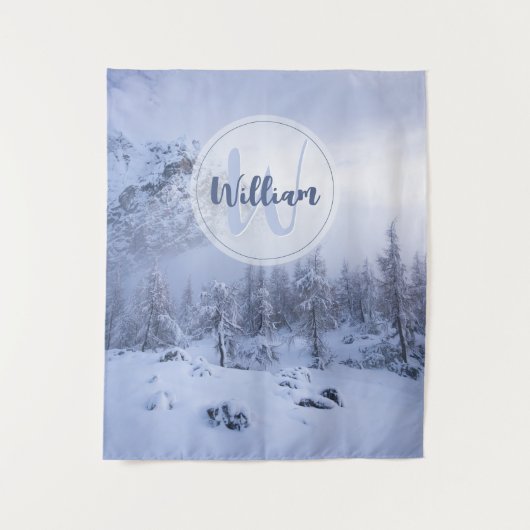 Winter Wunderland Nebel Fichtenwald Schneemonogram Wandteppich (Vorderseite)