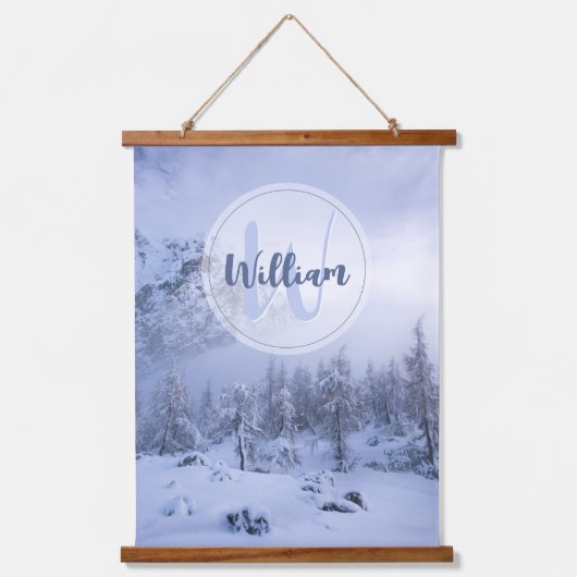 Winter Wunderland Nebel Fichtenwald Schneemonogram Wandteppich Mit Holzrahmen (Vorderseite)