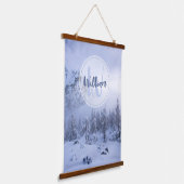 Winter Wunderland Nebel Fichtenwald Schneemonogram Wandteppich Mit Holzrahmen (Gewinkelt)