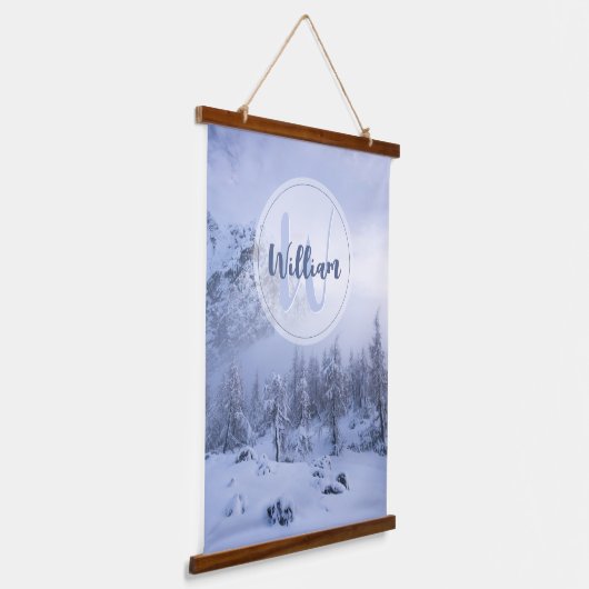 Winter Wunderland Nebel Fichtenwald Schneemonogram Wandteppich Mit Holzrahmen (Gewinkelt)