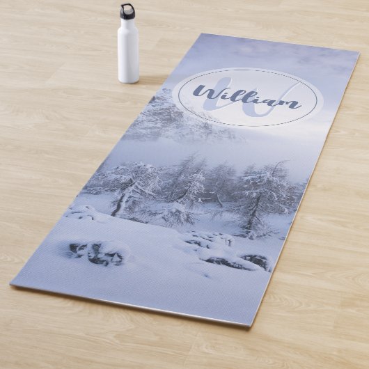 Winter Wunderland Nebel Fichtenwald Schneemonogram Yogamatte (Beispiel)
