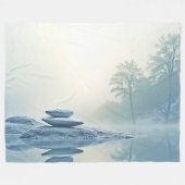 Winter Zen: Foggy Lake Balance Fleecedecke (Vorderseite (Horizontal))