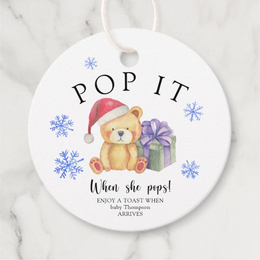 Winterbär mit Weihnachtsgeschenk - Pop it! Geschenkanhänger (Vorderseite)