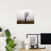 Winterbaum auf der Foggy Meadow #2 Poster (Heimbüro)