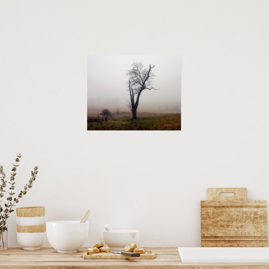 Winterbaum auf der Foggy Meadow #2 Poster (Küche)