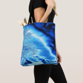 Winterbaum in Cobalt Blue Sky Tasche (Von Nahem)