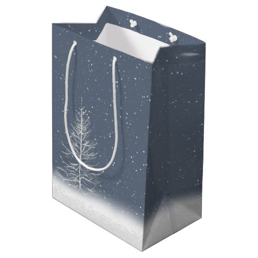 Winterbaum mit Mond- und Eukalyptuskarte Mittlere Geschenktüte (Rückseite Schrägansicht)