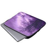 Winterbaum und Himmel im Lila Laptopschutzhülle (Vorne Knopf)