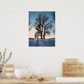 Winterbäume im dunkelblauen Himmelshintergrund Poster (Küche)