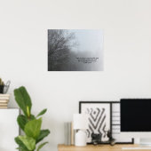 Winterbäume im Nebel - Zitat von Khalil Gibran Poster (Heimbüro)