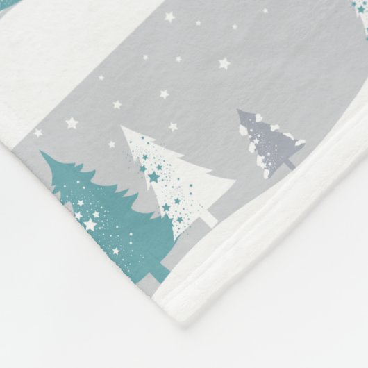 Winterbäume und schneeweiße Muster Fleecedecke (Ecke)