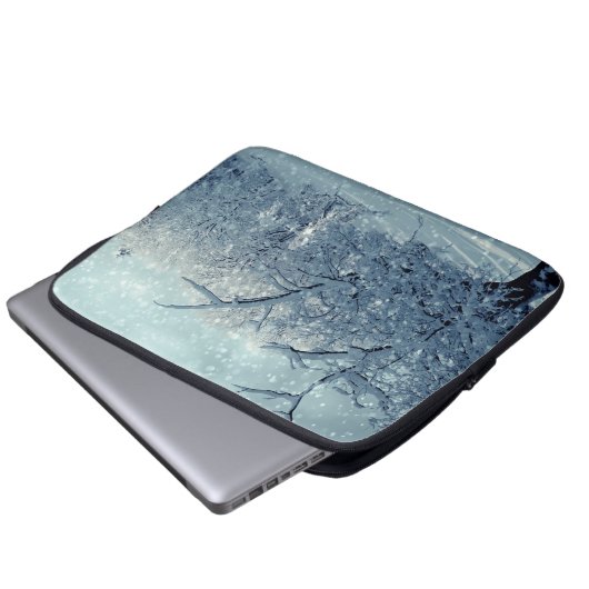 Winterbaumlandschaft Laptopschutzhülle (Vorne Knopf)