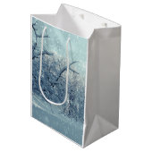 Winterbaumlandschaft Mittlere Geschenktüte (Vorderseite Schrägansicht)