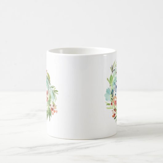 Winterberry Holly und Juniper Christmas Monogram Kaffeetasse (Mittel)