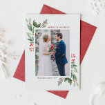 Winterberry und Holly Wedding Weihnachts-Foto Feiertagskarte<br><div class="desc">Feiern Sie Ihr erstes Weihnachtsfest als verheiratetes Paar mit unserer individuell gestaltbaren Weihnachtskarte für Fotos mit Aquarellholz und Winterbeere. Dieses elegante Design kombiniert die zeitlose Schönheit von heiligen Blätter und Winterbeeren mit einem zarten Aquarelleffekt und schafft so einen festlichen und romantischen Look, der perfekt für frisch verheiratete Gäste ist. Personalisieren...</div>