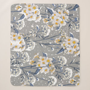 Winterblüte: Zartes Blumenmuster Sherpadecke