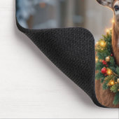 Winterbock mit einem leuchtenden Weihnachtskranz Mousepad (Ecke)