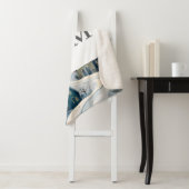 Winterdörfenszene mit Doppelmonogramm Sherpadecke (Beispiel)