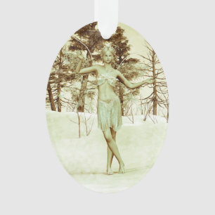 Winterfee in schneebedecktem Fantasy-Wald Kunst Ornament