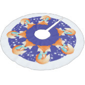 Winterfuchs im Shirt der Schneebäume Polyester Weihnachtsbaumdecke (Schrägansicht)