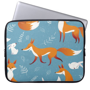 Winterfüchse, Kaninchen, Vintages Muster. Laptopschutzhülle