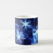 Winterfunkel Blaue Schneeflocken Kaffeetasse (Mittel)