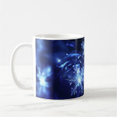 Winterfunkel Blaue Schneeflocken Kaffeetasse (Links)