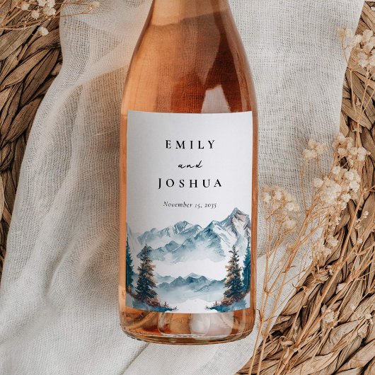 Wintergebirge Pinienbäume Hochzeit Weinetikett