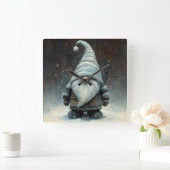 Wintergenom im Schneewald Quadratische Wanduhr (Zuhause)