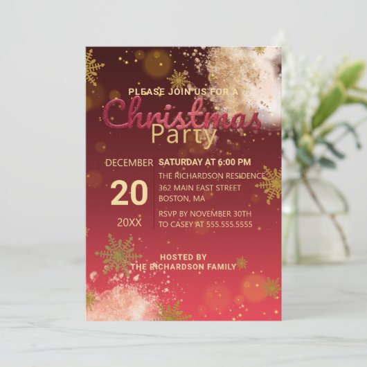 Wintergoldenschneeflocken auf Burgund Weihnachts-P Einladung (Stehend Vorderseite)