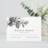 Wintergrün und Berries Hochzeit RSVP Card Karte (Stehend Vorderseite)
