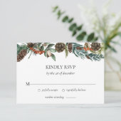 Wintergrün Wasserfarbener Pine Cone Hochzeit RSVP Karte (Stehend Vorderseite)