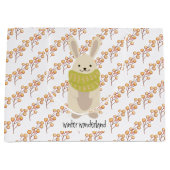 Winterhase mit gestreiftem Skarf Große Geschenktüte (Vorderseite)