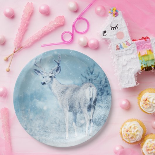 Winterhirsche und Pinienbäume Pappteller (Party)