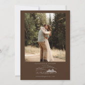 Winterhochzeit | Kiefernwald Rustikale Berge Einladung (Rückseite)