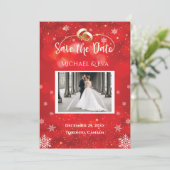 Winterhochzeit Save the Date mit Red Snowflake Einladung (Stehend Vorderseite)
