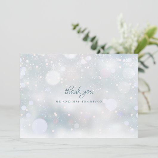 Winterhochzeiten Schneeflocken Elegante Moderne Dankeskarte (Stehend Vorderseite)