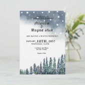 Winterhochzeitkarte mit nieder blauer Kiefernwald Einladung (Stehend Vorderseite)