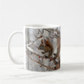 Winterhörnchen, Schnee & Rote Berries Xmas Design Kaffeetasse (Links)