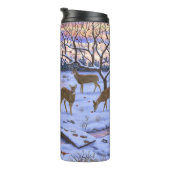 Winterhütte Hirsch im Schnee Weihnachtsszene Thermosbecher (Nach rechts gedreht)
