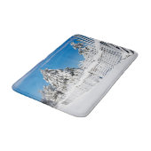 Winterhütte Rusty Snowy Ski Fence Tree Foto Badematte (Schrägansicht)