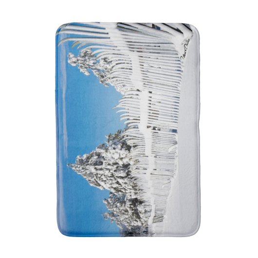 Winterhütte Rusty Snowy Ski Fence Tree Foto Badematte (Vorderseite Vertikal)