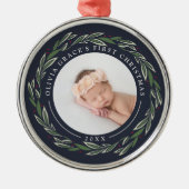 Winterkranz | Erstes Weihnachtsfest des Kindes Ornament Aus Metall (Vorne)