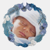 Winterkranz neues Baby Frohe Weihnachten Ornament Karte (Vorderseite)