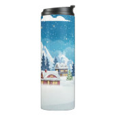 Winterlandschaft im Abend mit Schnee bedeckt Thermosbecher (Nach links gedreht)