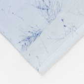 Winterlandschaft in blauer Farbe. Einmaliger Baum  Fleecedecke (Ecke)