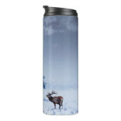 Winterlandschaft in blauer Farbe. Einmaliger Baum  Thermosbecher (Nach rechts gedreht)