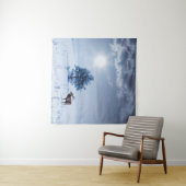 Winterlandschaft in blauer Farbe. Einmaliger Baum  Wandteppich (Beispiel (Horizontal))