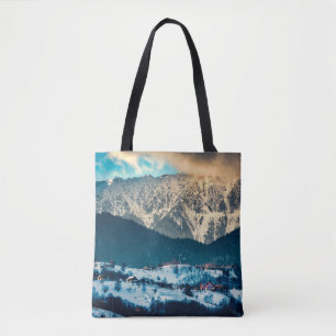 Winterlandschaft in Karpaten. Bran, Rom Tasche